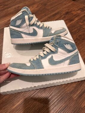Air Jordan 1 Retro High OG "Denim"- size 3y